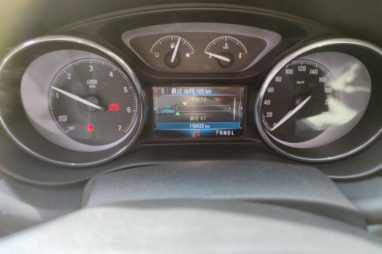 Used Buick Envision 2018 20T Two-Wheel-Drive Leading Model Odometer Close Up