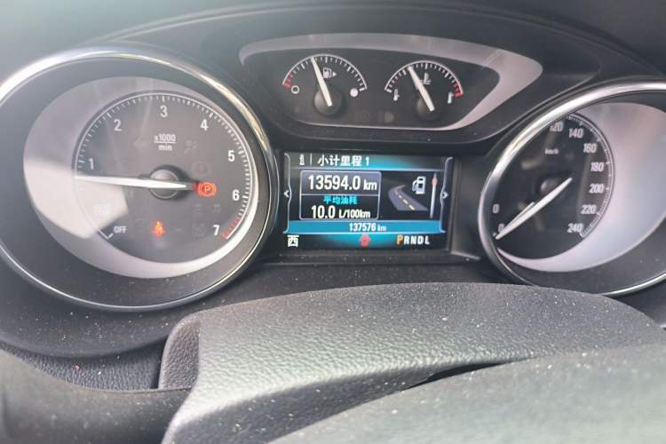 Used Buick Envision 2018 20T Two-Wheel Drive Luxury Model Odometer Close Up