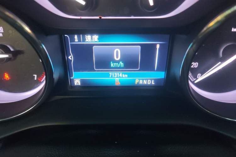 Used Buick Envision 2018 28T Four-Wheel Drive Elite Version Odometer Close Up