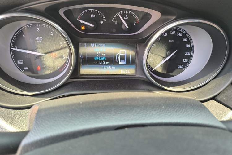 Used Buick Envision 2018 20T Two-Wheel-Drive Elite Model Odometer Close Up