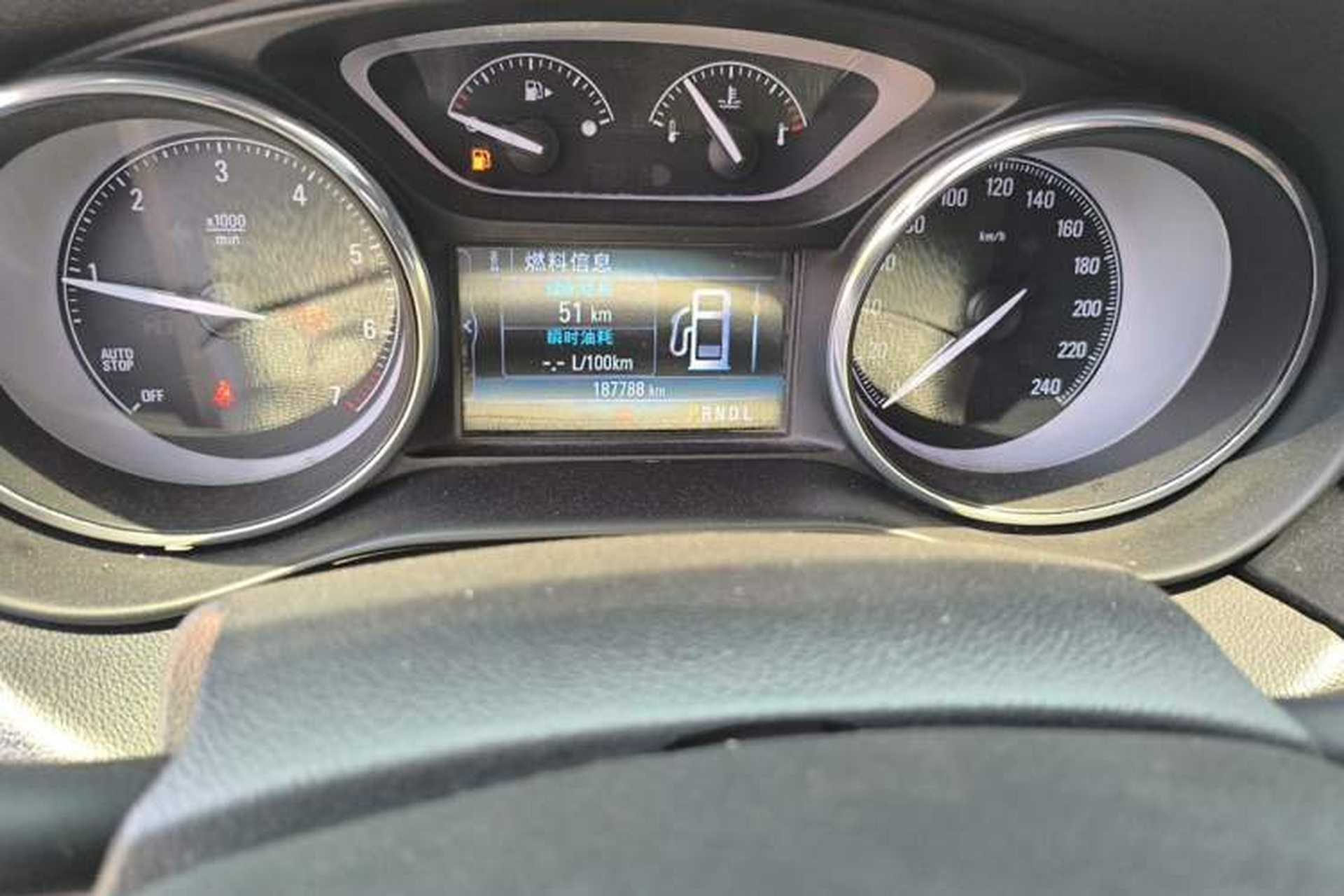 Used Buick Envision 2018 20T Two-Wheel-Drive Elite Model Odometer Close Up