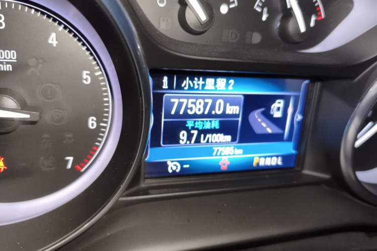 Used Buick Envision 2018 20T Two-Wheel-Drive Elite Model Odometer Close Up