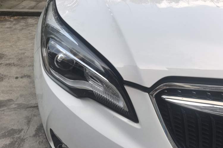 Used Buick Envision 2018 20T Two-Wheel-Drive Elite Model Right Front Headlight