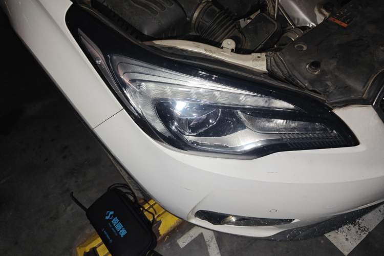 Used Buick Envision 2018 28T Four-Wheel Drive Luxury Model Right Front Headlight
