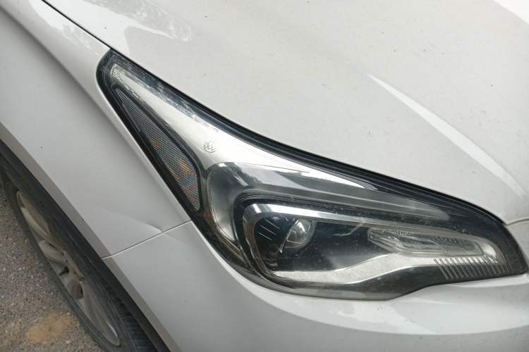 Used Buick Envision 2018 20T Two-Wheel-Drive Elite Model Right Front Headlight