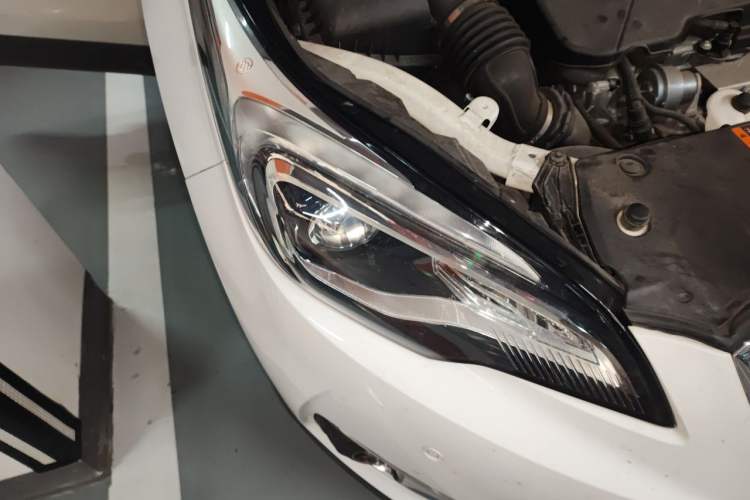 Used Buick Envision 2018 20T Two-Wheel-Drive Elite Model Right Front Headlight