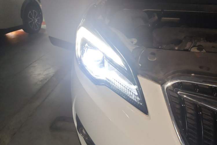 Used Buick Envision 2018 28T Four-Wheel Drive Elite Version Right Front Headlight