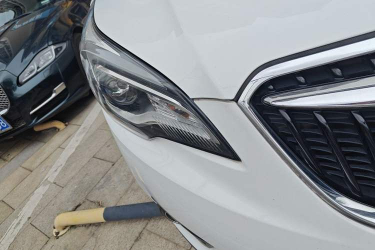 Used Buick Envision 2018 20T Two-Wheel-Drive Elite Model Right Front Headlight