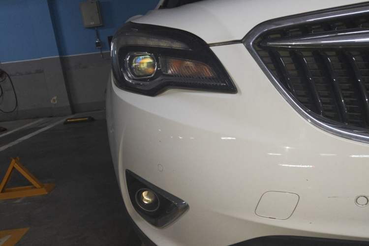 Used Buick Envision 2018 20T Two-Wheel Drive Luxury Model Right Front Headlight