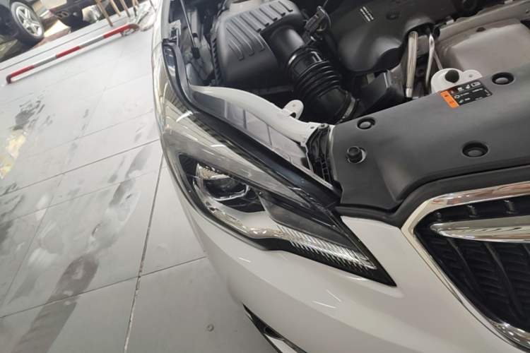 Used Buick Envision 2018 28T Four-Wheel Drive Elite Version Right Front Headlight