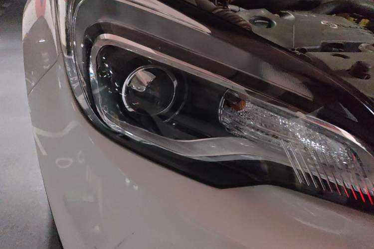 Used Buick Envision 2018 20T Two-Wheel-Drive Elite Model Right Front Headlight
