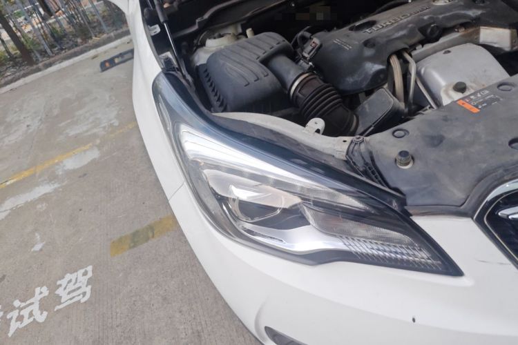 Used Buick Envision 2018 28T Four-Wheel Drive Elite Version Right Front Headlight