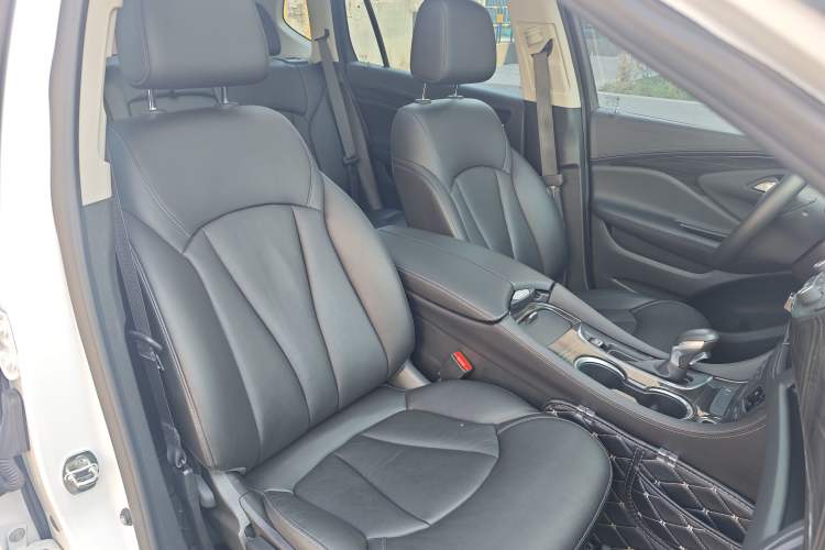 Used Buick Envision 2018 20T Two-Wheel-Drive Elite Model Right Front Seat