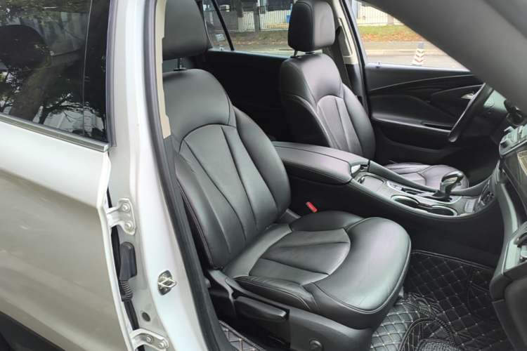 Used Buick Envision 2018 20T Two-Wheel-Drive Elite Model Right Front Seat