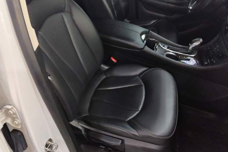 Used Buick Envision 2018 20T Two-Wheel-Drive Elite Model Right Front Seat