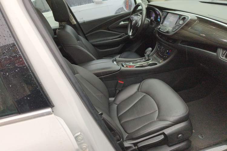 Used Buick Envision 2018 20T Two-Wheel-Drive Elite Model Right Front Seat