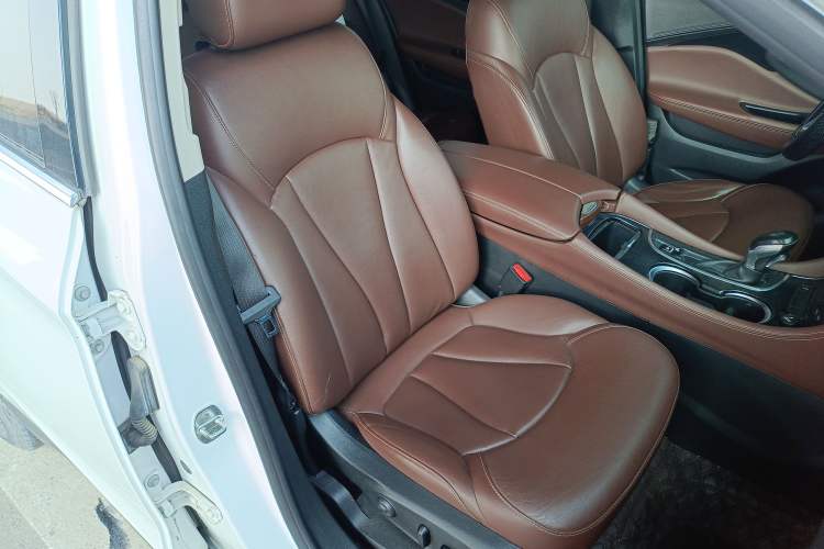 Used Buick Envision 2018 20T Two-Wheel Drive Luxury Model Right Front Seat