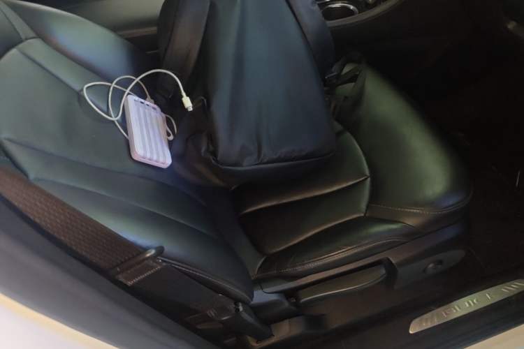 Used Buick Envision 2018 20T Two-Wheel-Drive Elite Model Right Front Seat