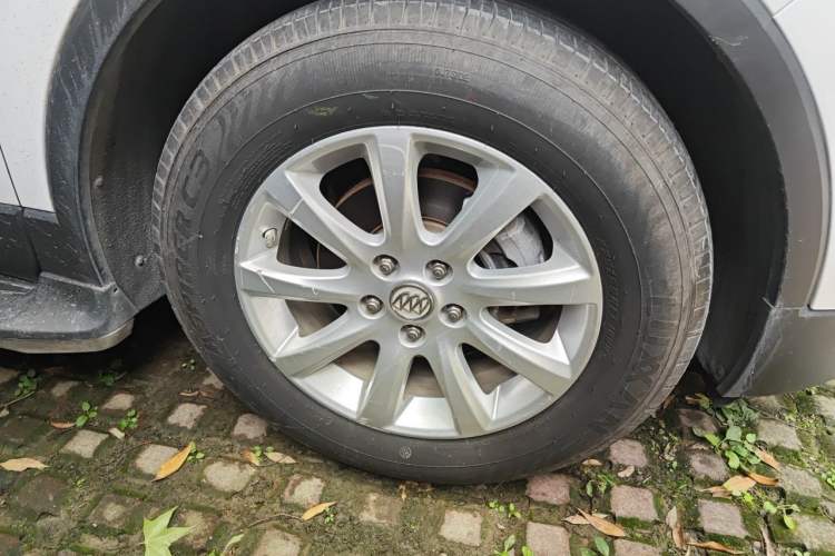 Used Buick Envision 2018 20T Two-Wheel Drive Luxury Model Right Front Wheel Hub