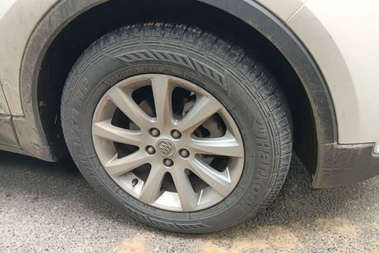 Used Buick Envision 2018 20T Two-Wheel-Drive Elite Model Right Front Wheel Hub