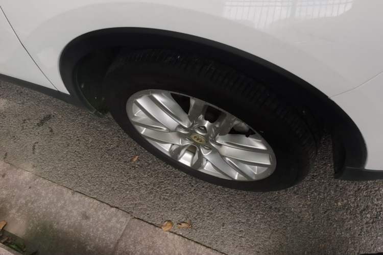 Used Buick Envision 2018 20T Two-Wheel-Drive Elite Model Right Front Wheel Hub