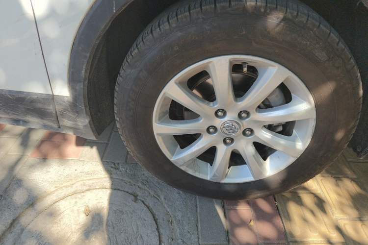 Used Buick Envision 2018 20T Two-Wheel Drive Luxury Model Right Front Wheel Hub
