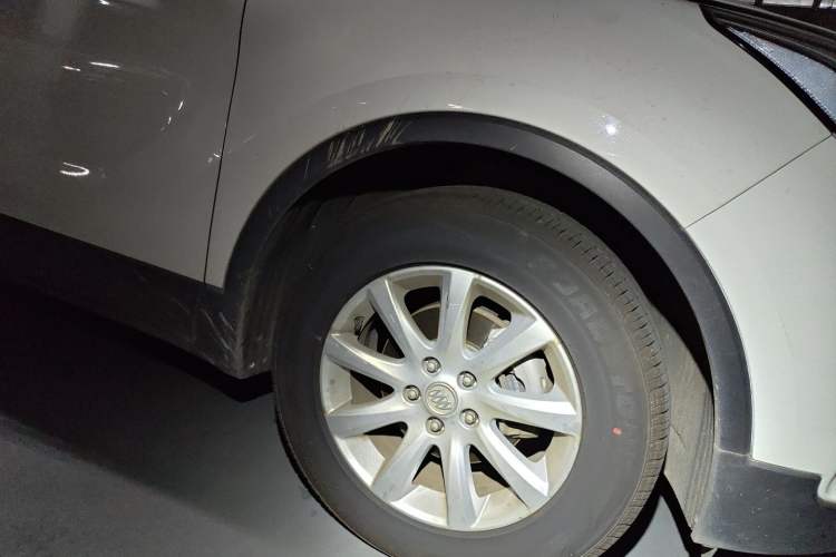 Used Buick Envision 2018 20T Two-Wheel-Drive Elite Model Right Front Wheel Hub