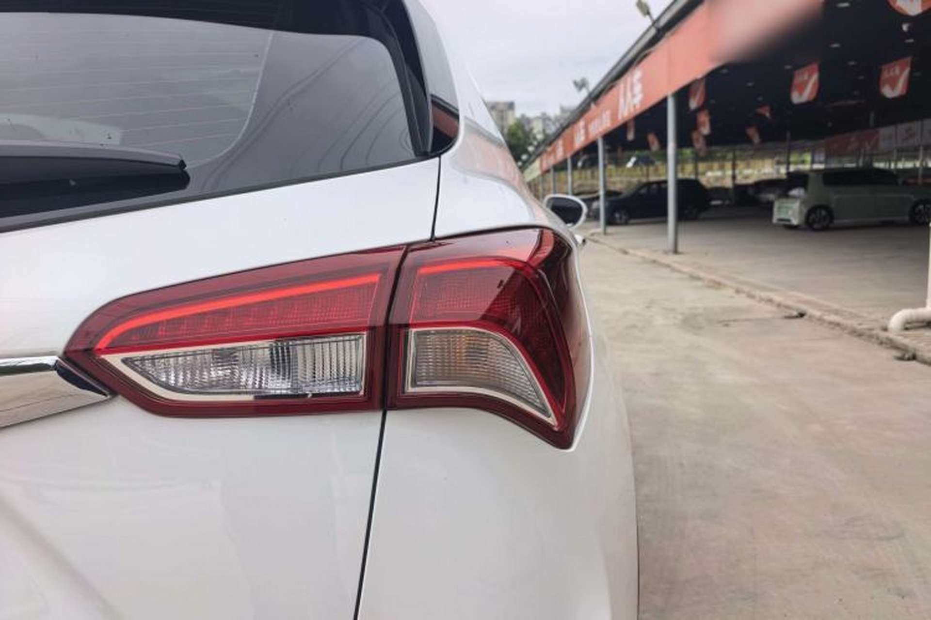 Used Buick Envision 2018 20T Two-Wheel Drive Luxury Model Right Rear Taillight