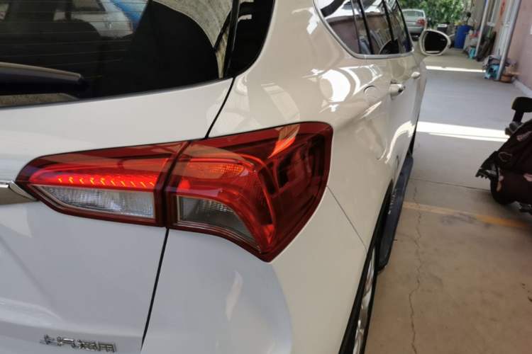 Used Buick Envision 2018 28T Four-Wheel Drive Elite Version Right Rear Taillight
