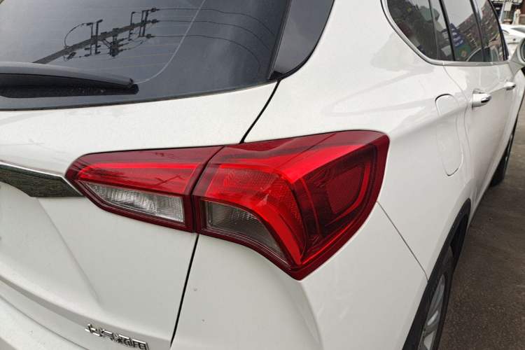 Used Buick Envision 2018 20T Two-Wheel-Drive Elite Model Right Rear Taillight
