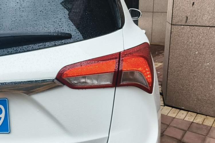 Used Buick Envision 2018 28T Four-Wheel Drive Elite Version Right Rear Taillight