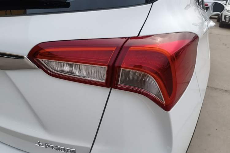 Used Buick Envision 2018 28T Four-Wheel Drive Elite Version Right Rear Taillight