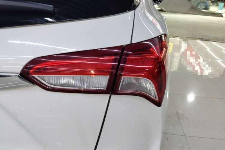 Used Buick Envision 2018 20T Two-Wheel-Drive Elite Model Right Rear Taillight