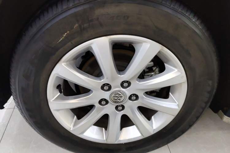 Used Buick Envision 2018 20T Two-Wheel-Drive Elite Model Right Rear Wheel Hub