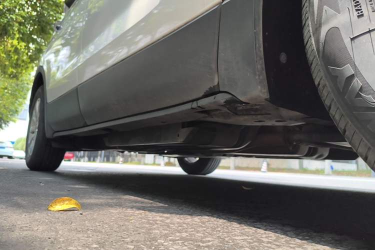 Used Buick Envision 2018 20T Two-Wheel-Drive Elite Model Right Side Sill