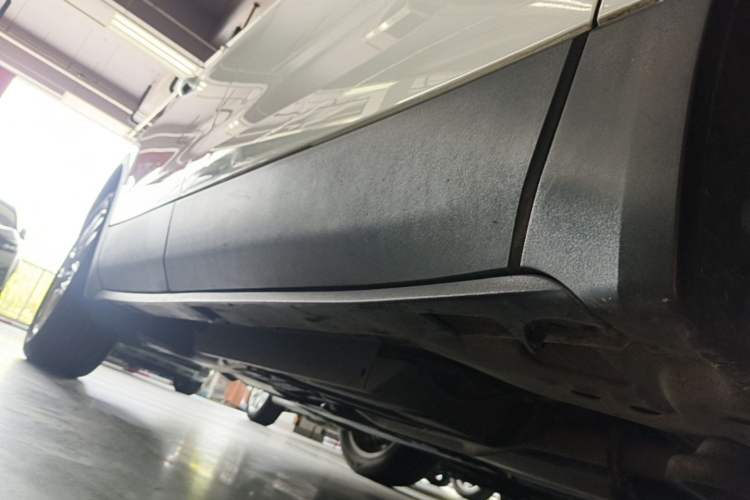Used Buick Envision 2018 28T Four-Wheel Drive Elite Version Right Side Sill