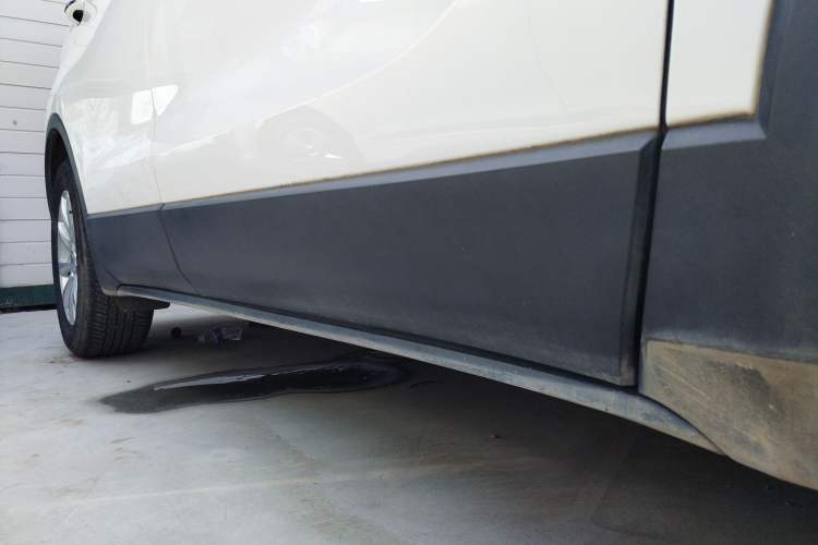 Used Buick Envision 2018 20T Two-Wheel Drive Luxury Model Right Side Sill