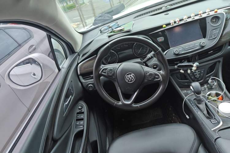 Used Buick Envision 2018 20T Two-Wheel-Drive Elite Model Steering Wheel