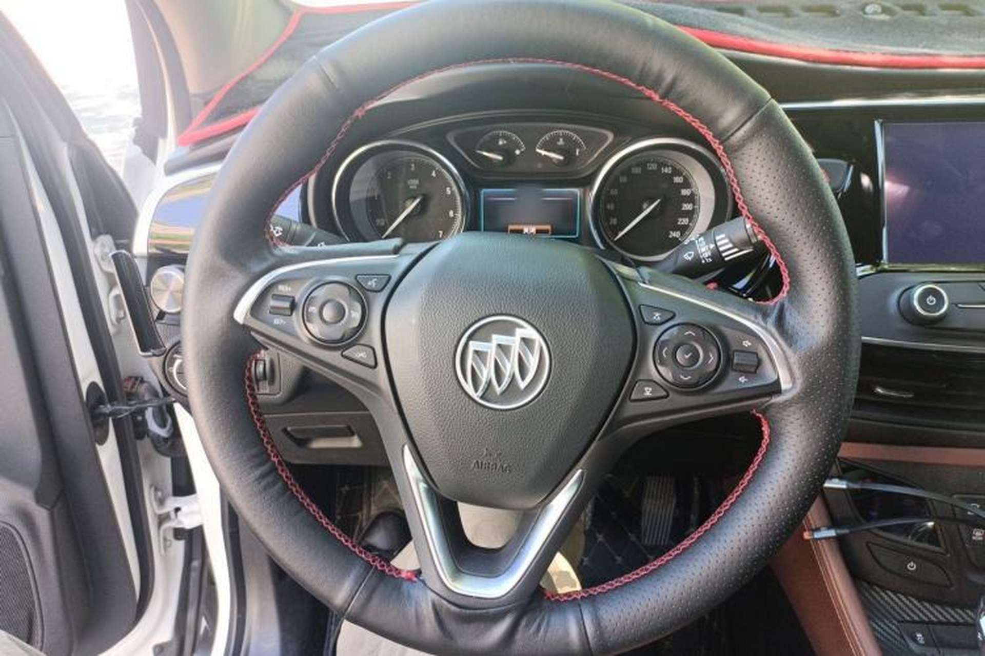Used Buick Envision 2018 28T Four-Wheel Drive Elite Version Steering Wheel