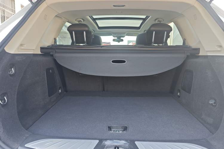 Used Buick Envision 2018 20T Two-Wheel-Drive Elite Model Trunk