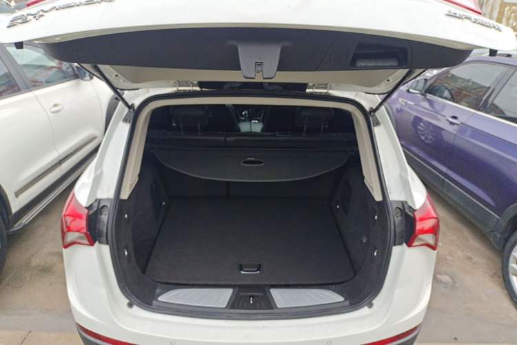 Used Buick Envision 2018 20T Two-Wheel-Drive Elite Model Trunk