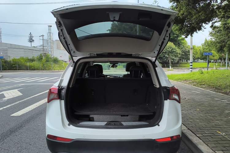 Used Buick Envision 2018 20T Two-Wheel-Drive Elite Model Trunk