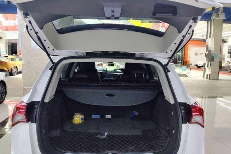 Used Buick Envision 2018 20T Two-Wheel-Drive Elite Model Trunk