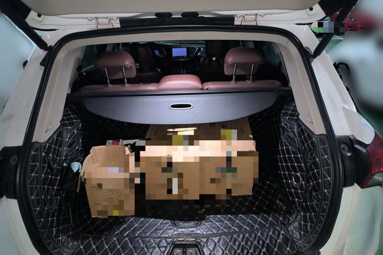 Used Buick Envision 2018 28T Four-Wheel Drive Luxury Model Trunk