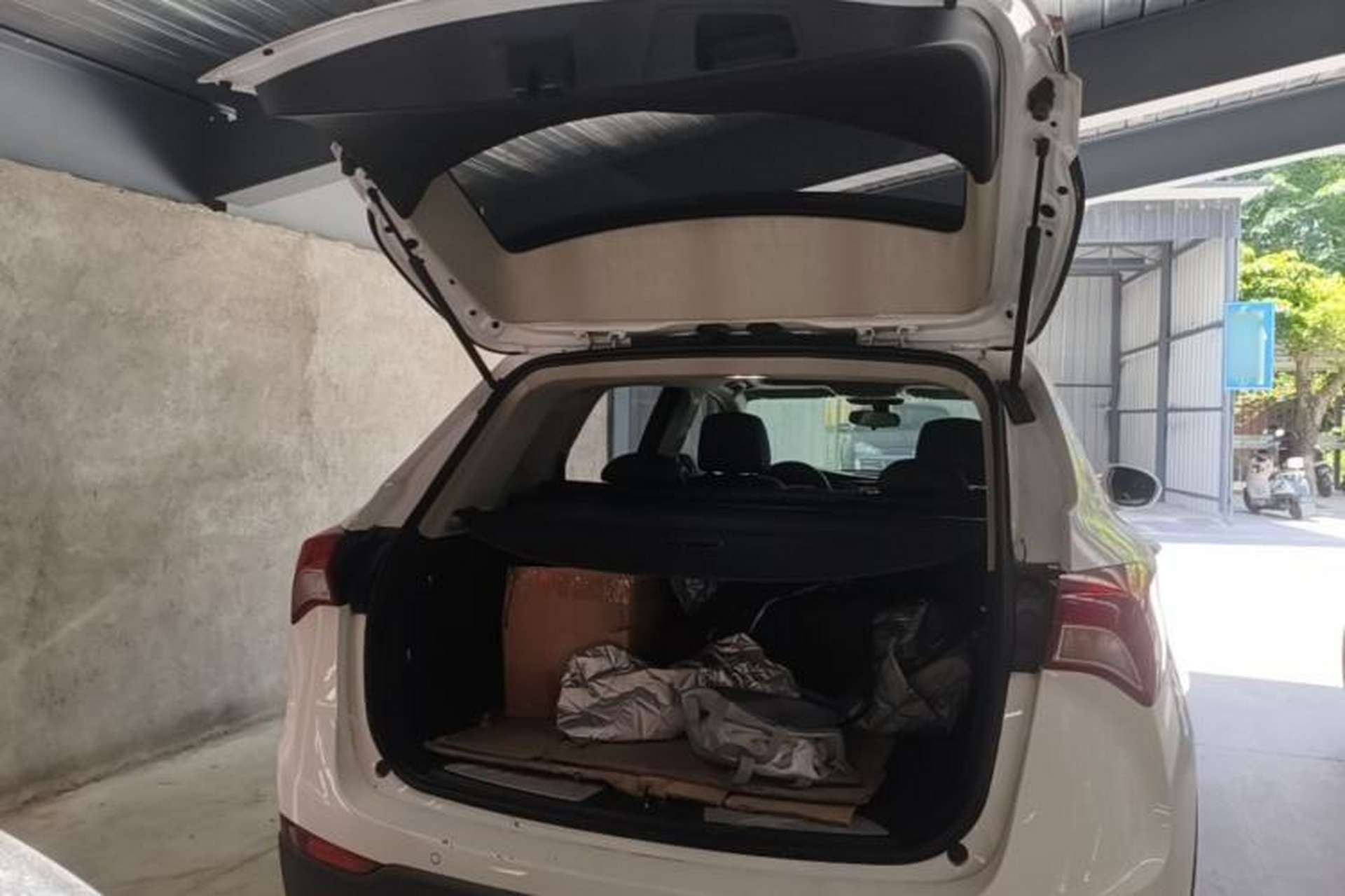 Used Buick Envision 2018 20T Two-Wheel-Drive Elite Model Trunk