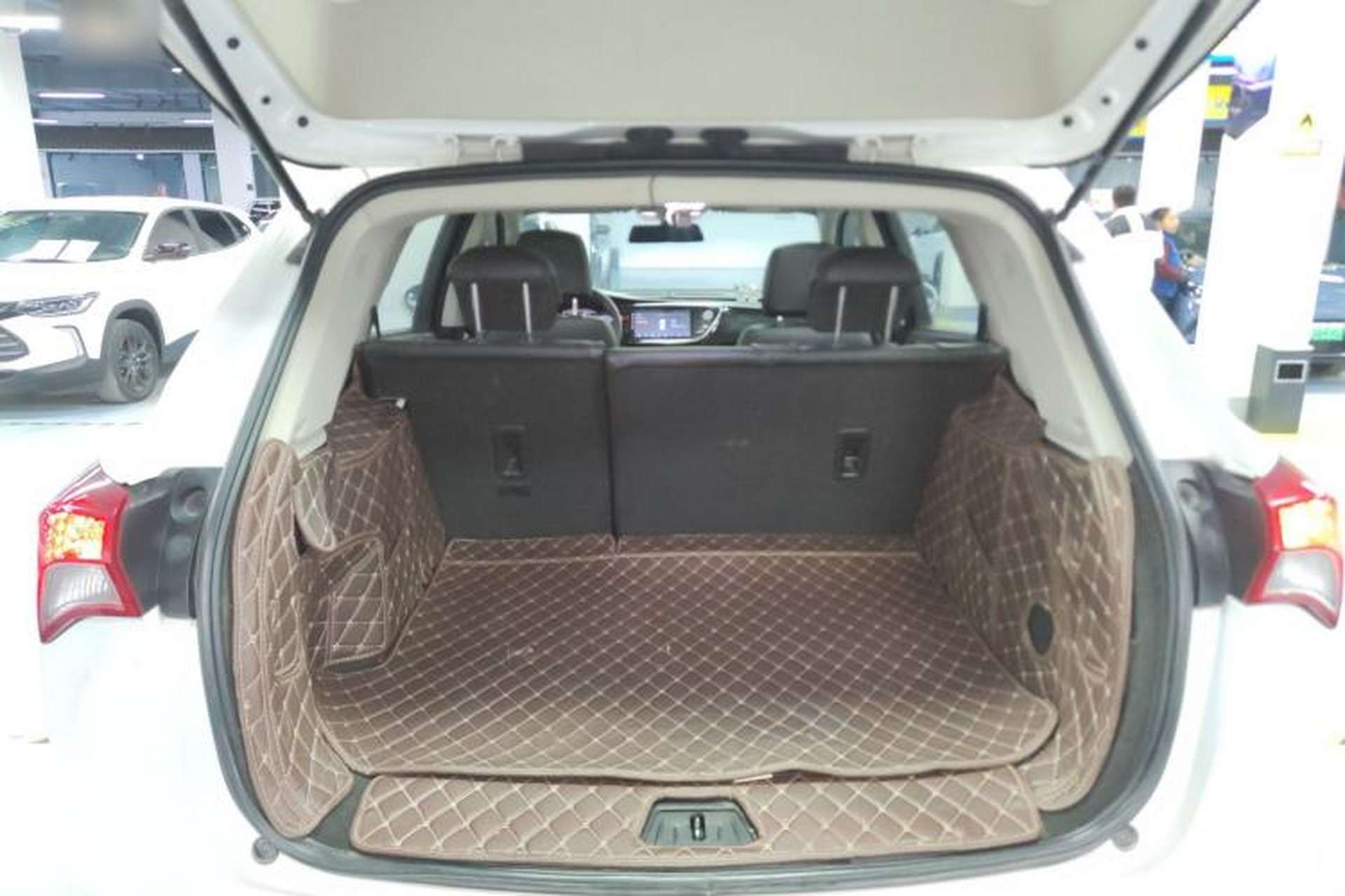 Used Buick Envision 2018 20T Two-Wheel-Drive Leading Model Trunk