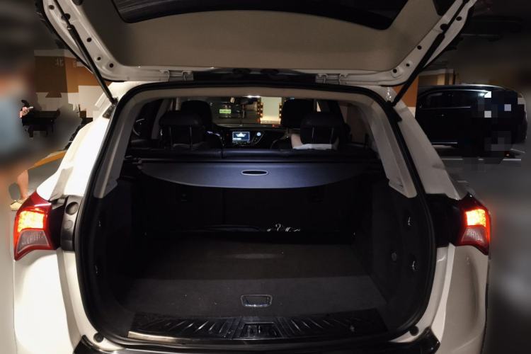 Used Buick Envision 2018 20T Two-Wheel-Drive Elite Model Trunk