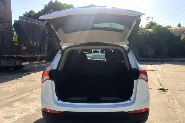 Used Buick Envision 2018 20T Two-Wheel Drive Luxury Model Trunk