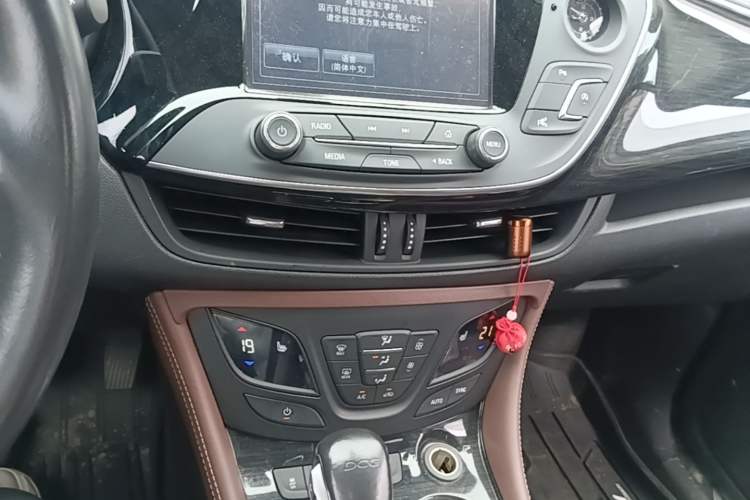 Used Buick Envision 2019 20T Two-Wheel Drive Luxury Version China VI Standard Audio And AC Panel