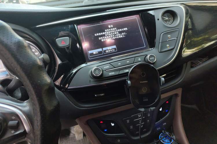 Used Buick Envision 2019 28T 4x4 Elite Version China V Standard Audio And AC Panel